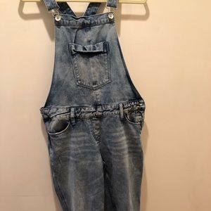 cute distressed acid wash denim overalls🥰